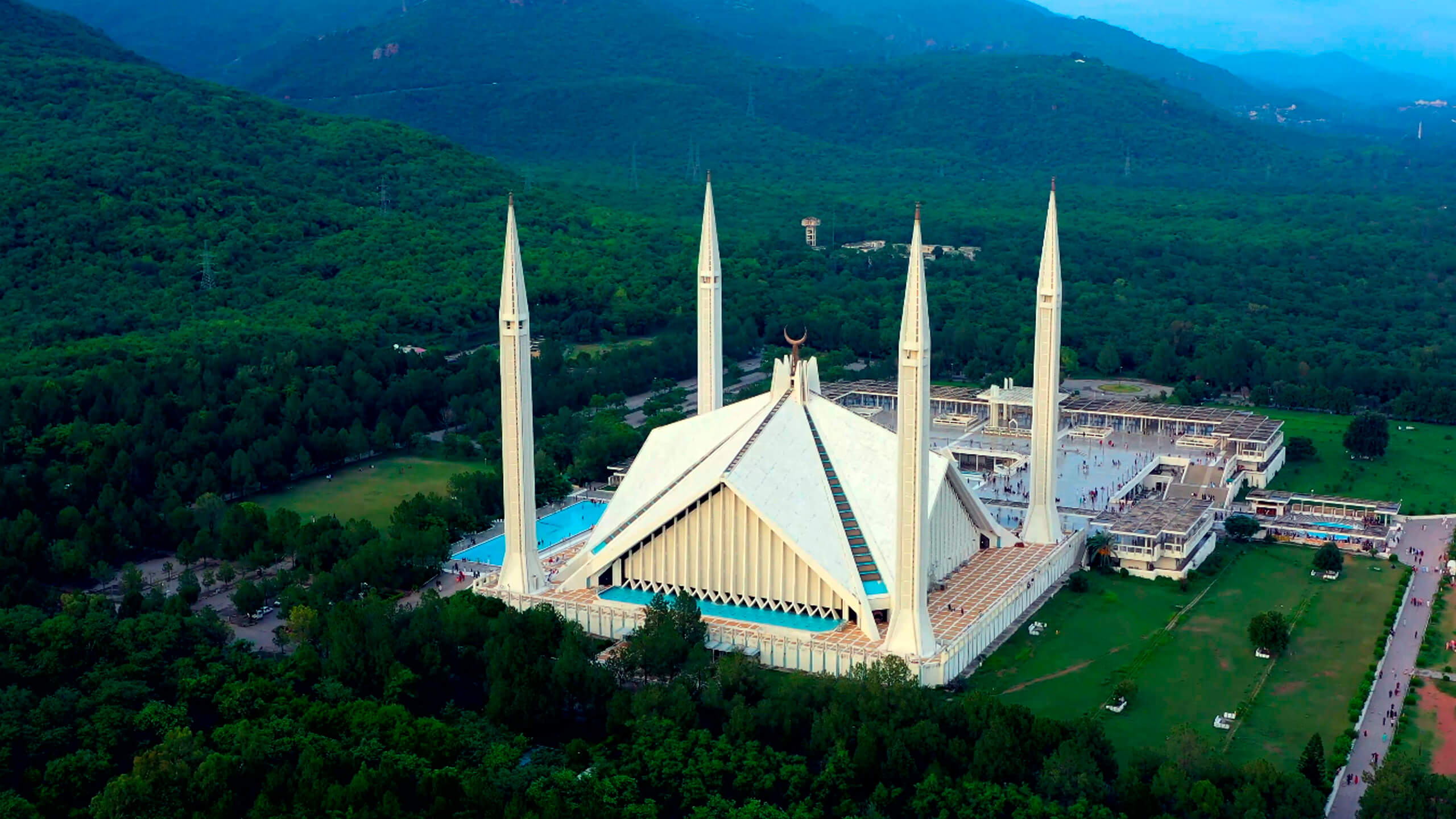 Faisal_Mosque_travelpakistani